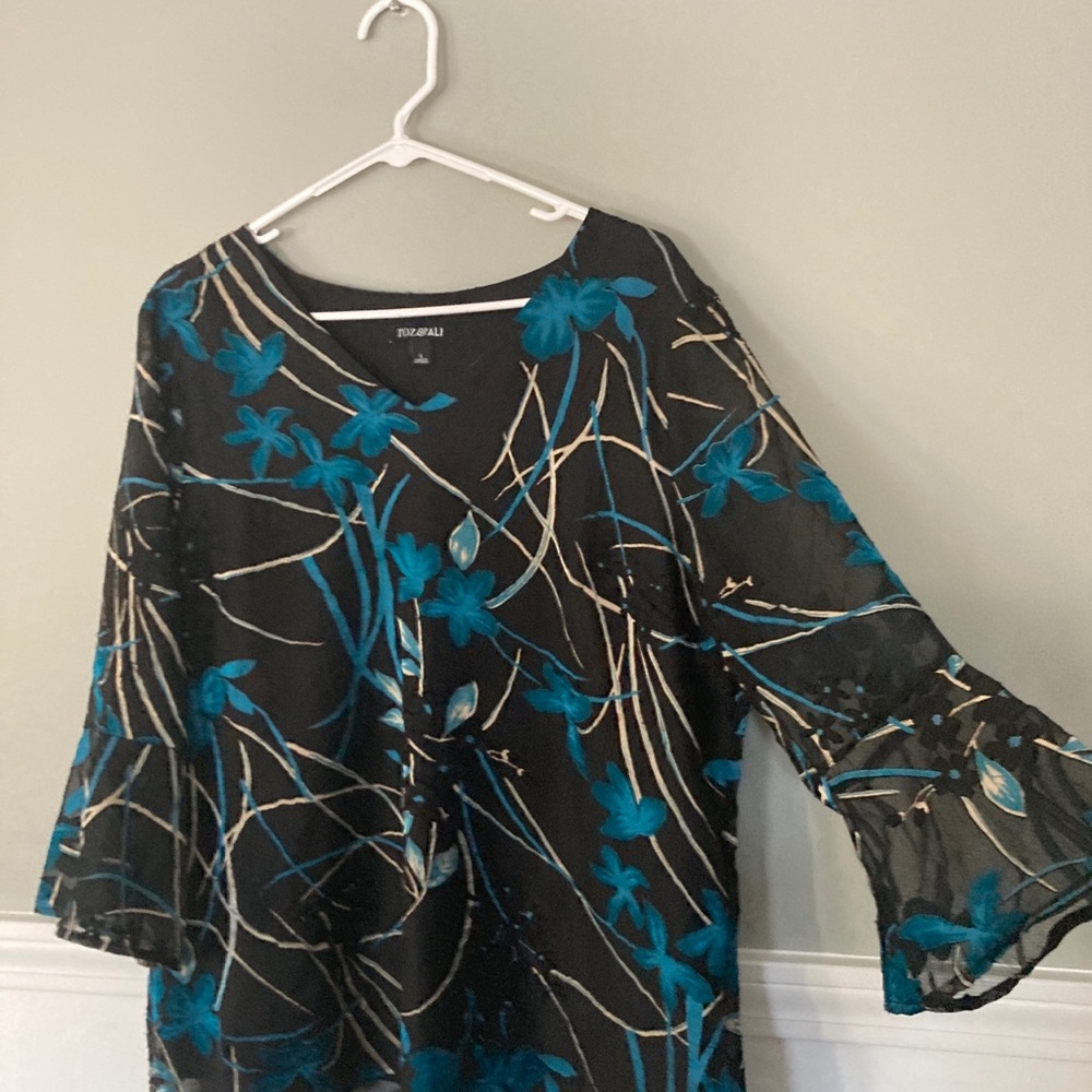 Roz&Ali teal, cream, black Top with Sheer Arms